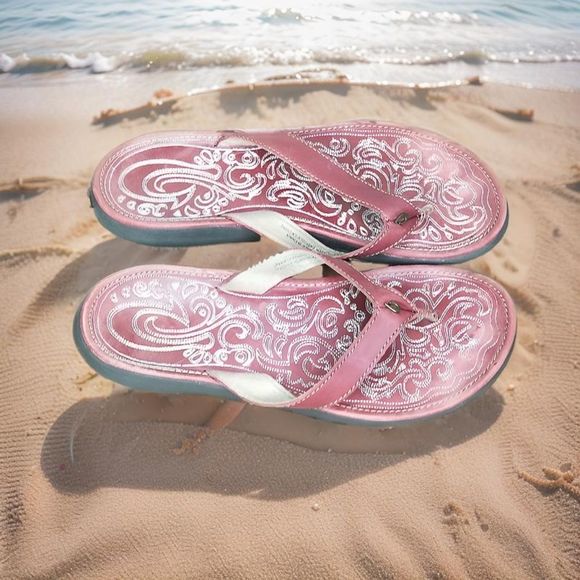 OluKai Shoes - Olukai Paniolo Sandals W7 *send offers*